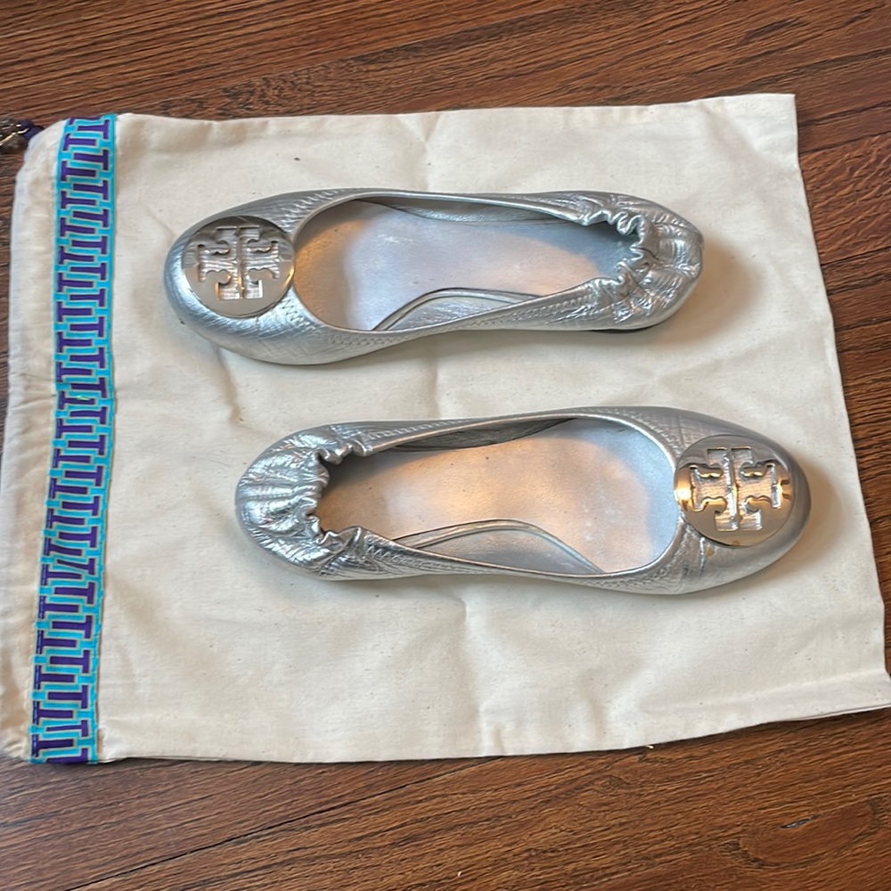 Signature Silver Tory Burch Flat